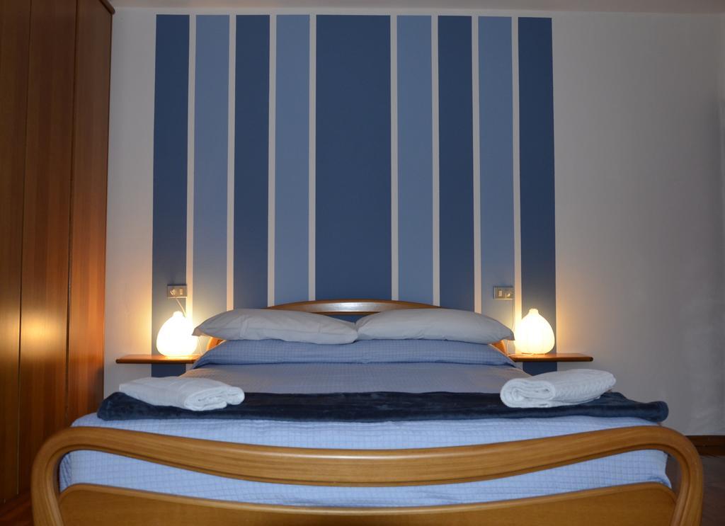 Residence Mezzosole Riva del Garda Ruang foto