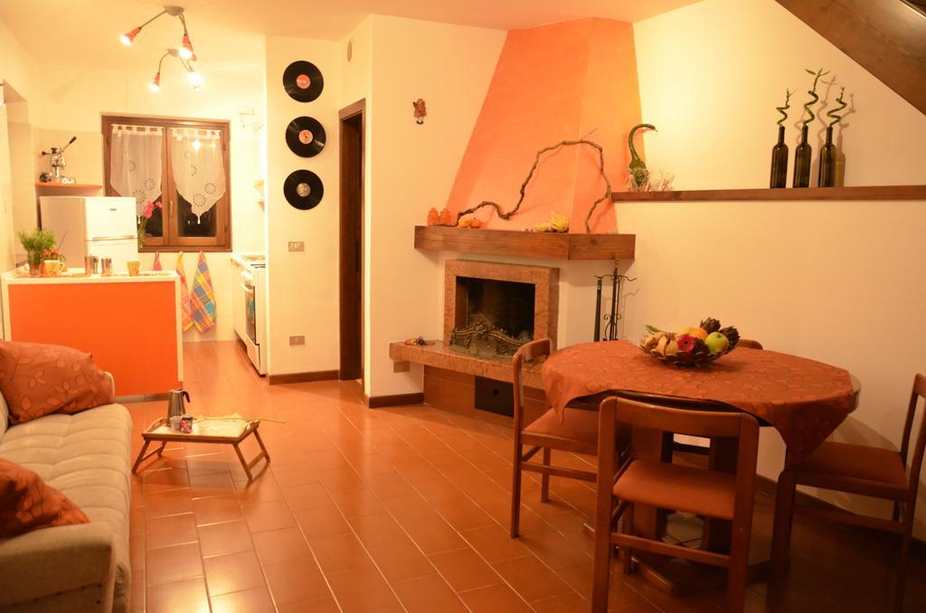 Residence Mezzosole Riva del Garda Ruang foto